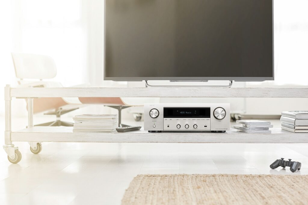 Amplituner stereo: Marantz NR1200 vs. Denon DRA-800H. Który wybrać?, Denon Store